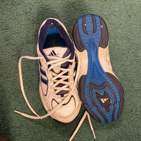 ADIDAS LADIES WHITE LEATHER TENNIS SHOES VGUC SIZE 81/2 TRIMMED IN NAVY BLUE - Picture 8 of 8